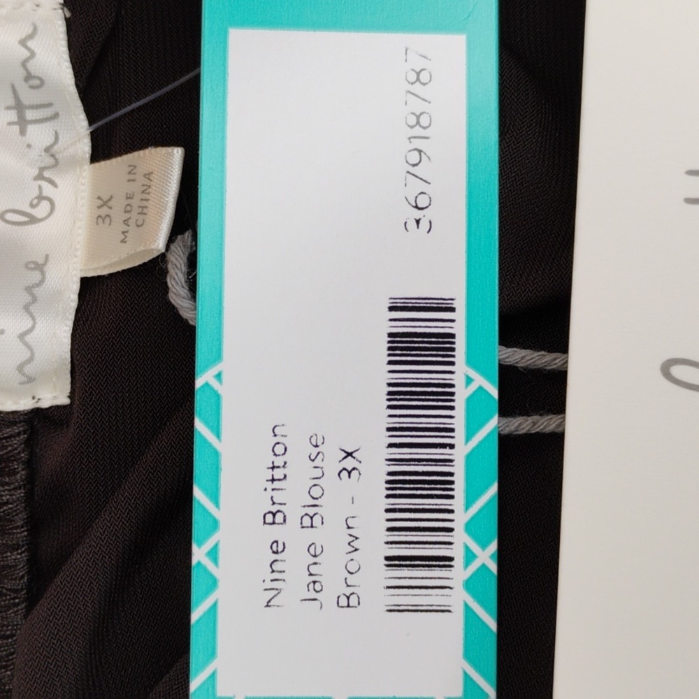 Nine Britton Chocolate Keyhole Blouse - Picture 6 of 8